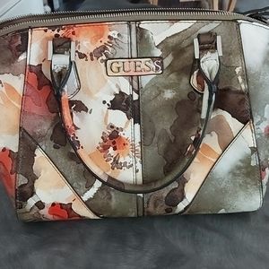 Guess shoulder bag.